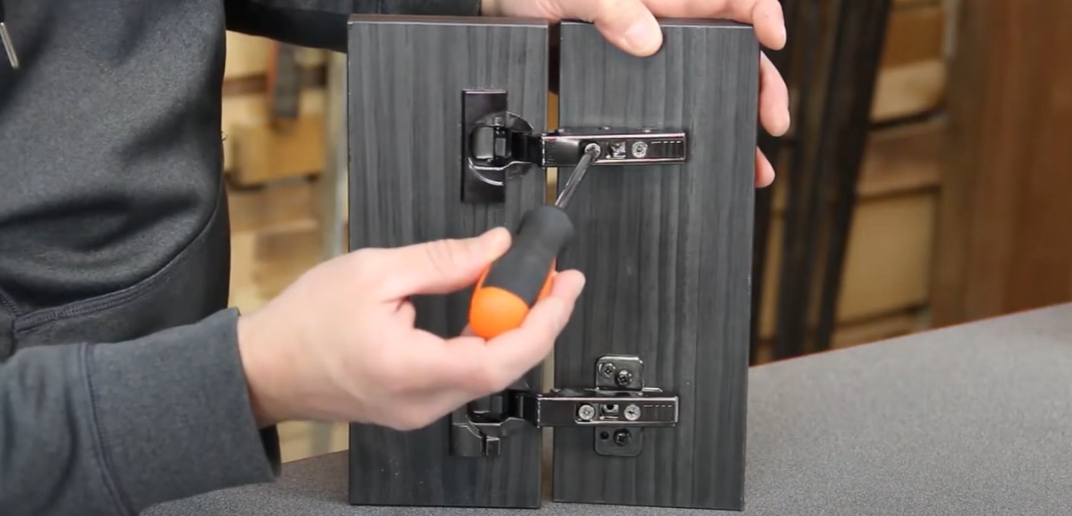 رگلاژ درب کابینت